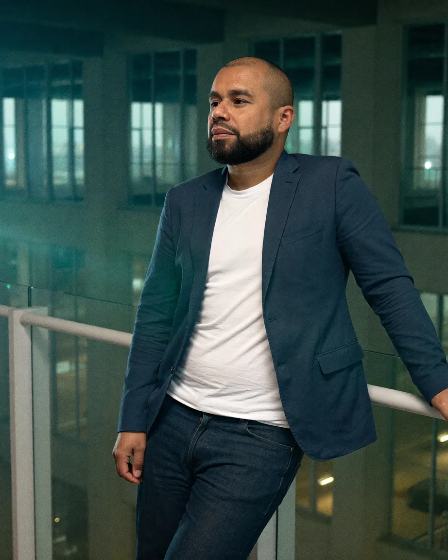 Leandro Lozahic, fondateur de Formateur Pro, dans un espace professionnel